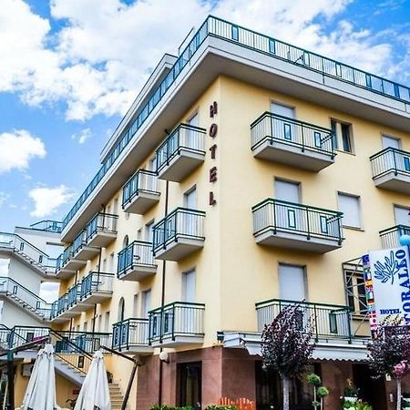 Hotel Corallo ジュリアノーヴァ エクステリア 写真