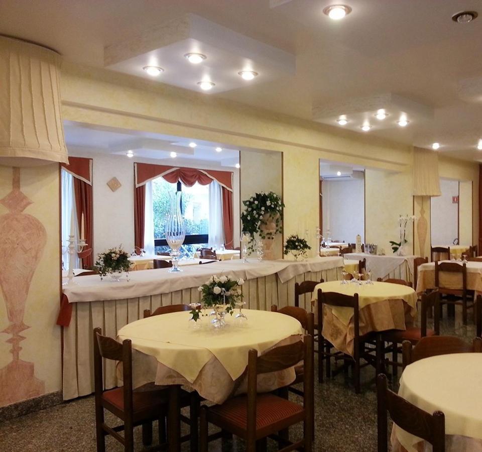 Hotel Corallo ジュリアノーヴァ エクステリア 写真