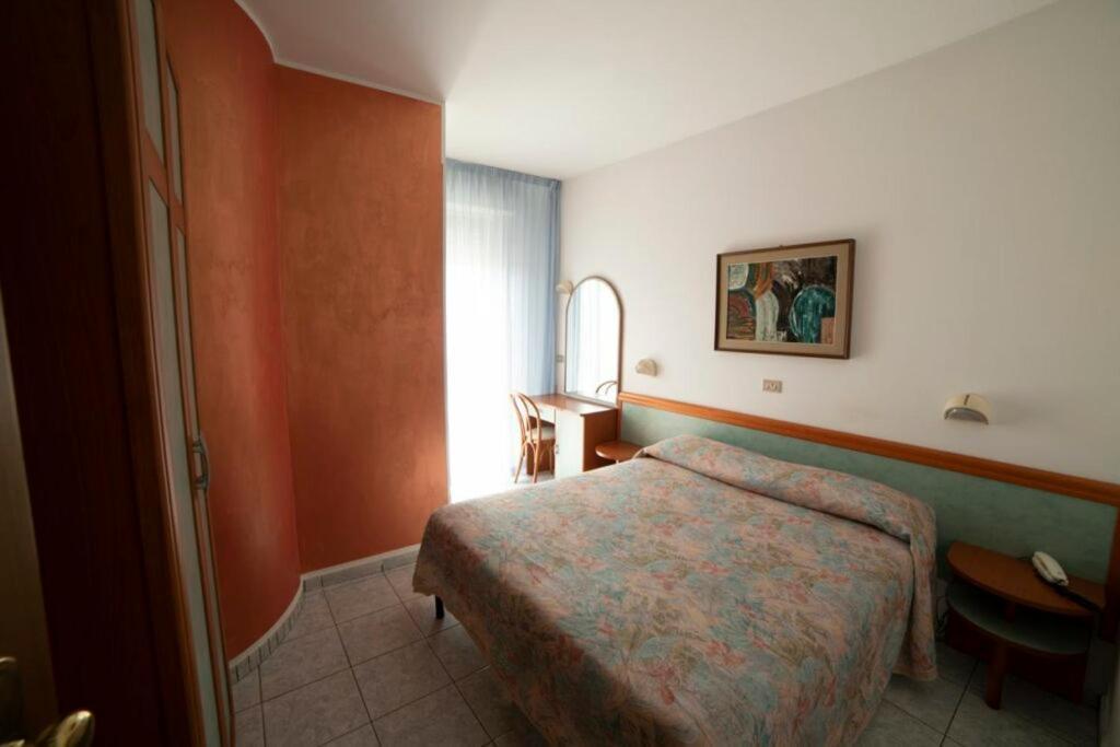 Hotel Corallo ジュリアノーヴァ エクステリア 写真